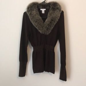 Removable fur collar sweater